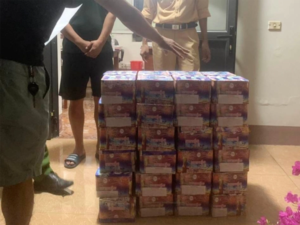 Thanh Hoa: Arrested 03 people transporting nearly 21 kg of fireworks